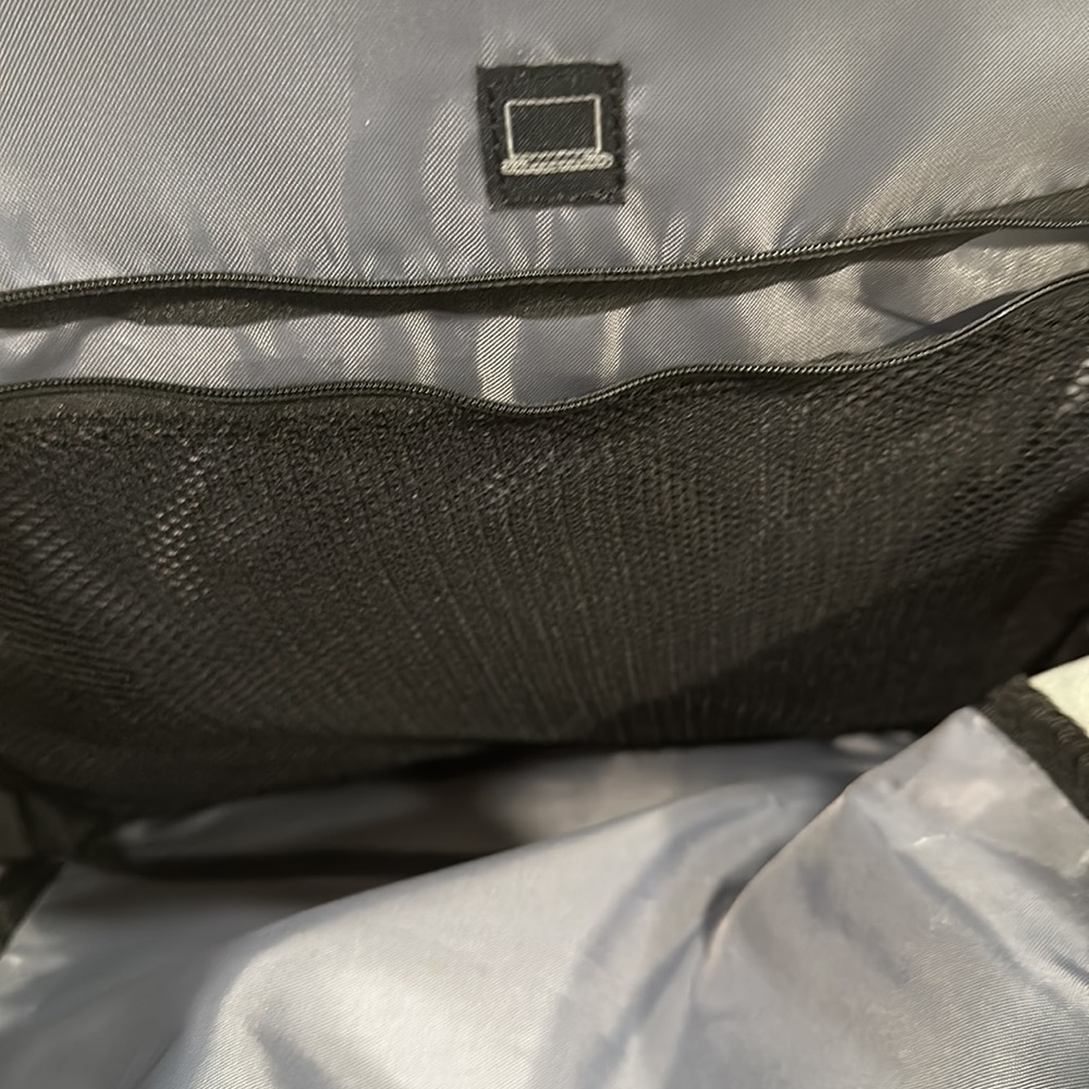 Adidas back pack - Picture 3 of 4